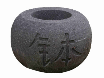 Lávová nádržka tsukubai s čínskými znaky pr. 30 cm